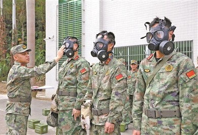 筑牢安全防線 提升應(yīng)急能力——廣東省紫金縣人武部深入開展群眾性練兵活動，扎實組織防毒面具使用訓練